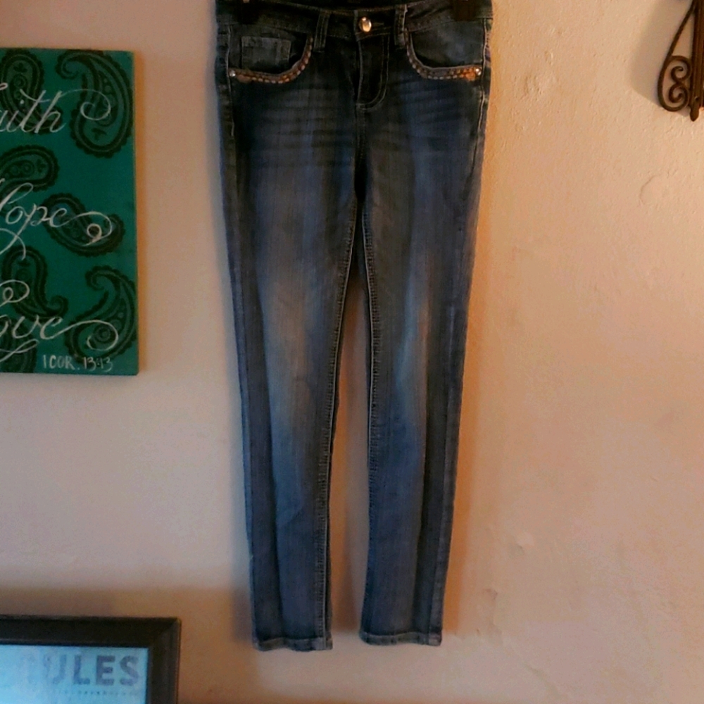 Girls squeeze skinny jeans